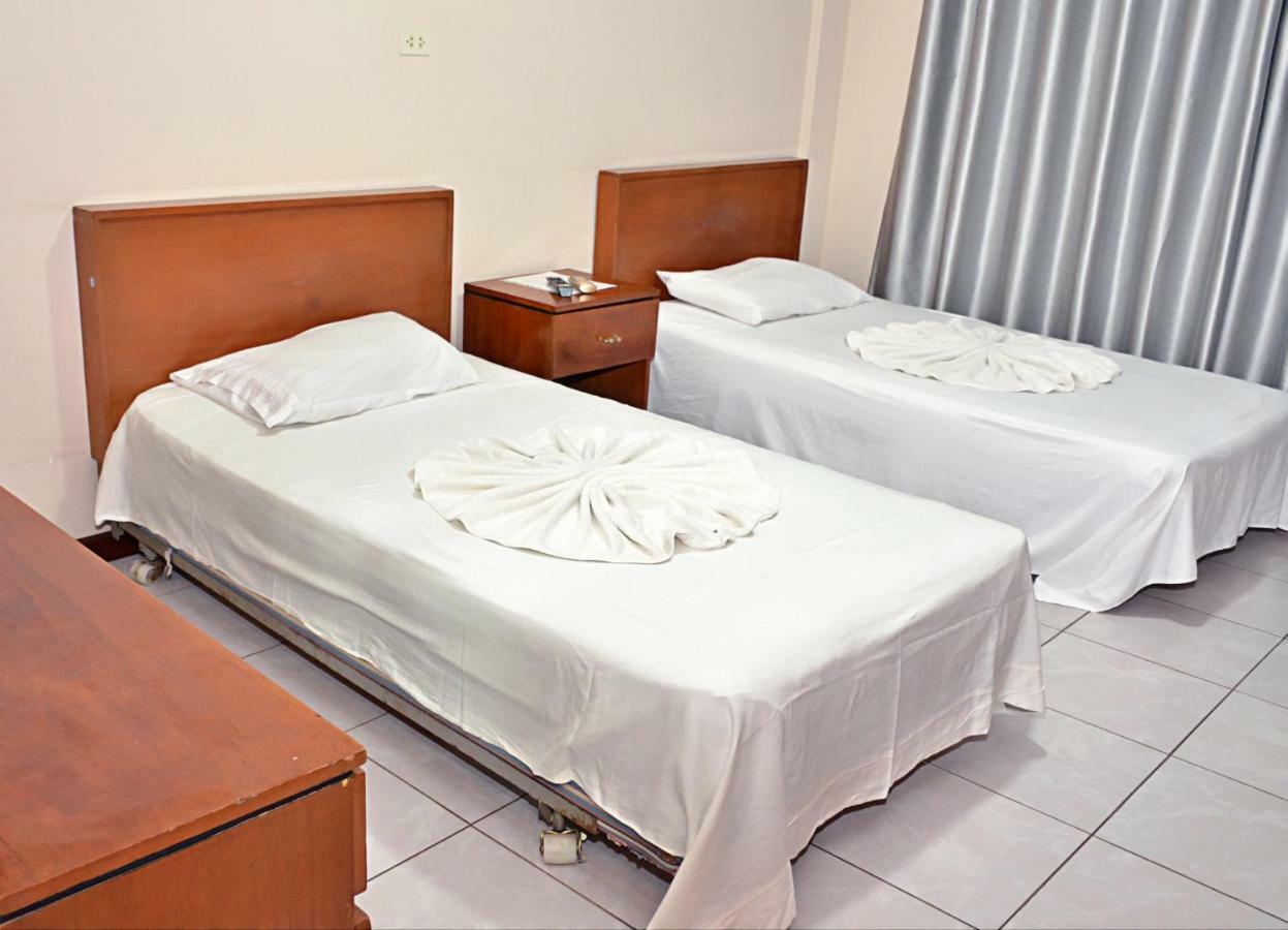Hostal Ibiza Santa Cruz de La Sierra Bagian luar foto
