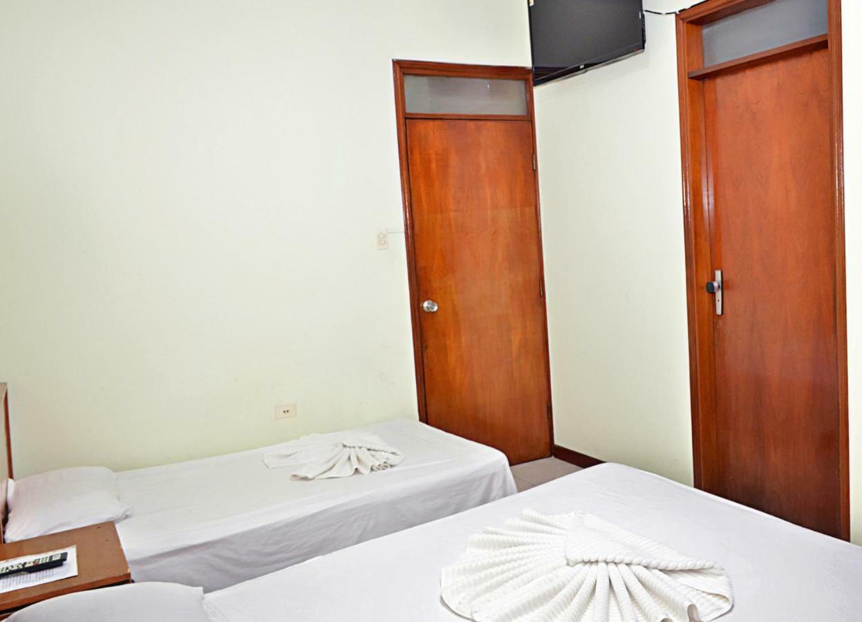 Hostal Ibiza Santa Cruz de La Sierra Bagian luar foto